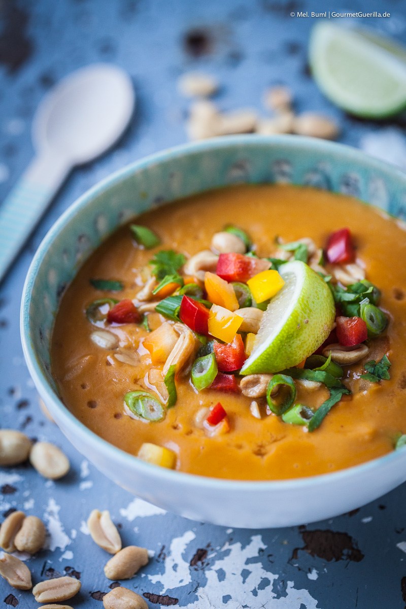 Vegan 15-minute sweet potato and coconut soup with peanut and pepper GourmetGuerilla.de 
